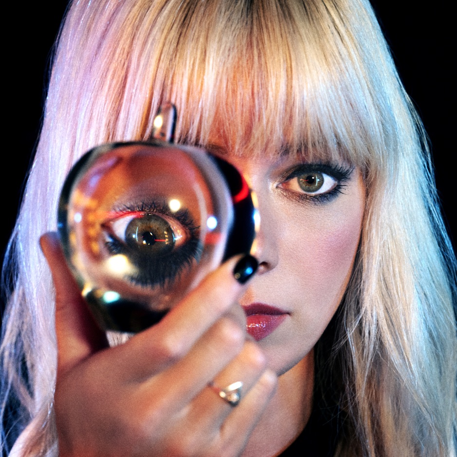 Chromatics - Blue Girl 